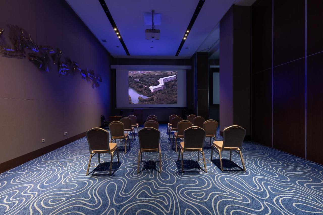 Swissôtel Wellness Resort Alatau Almaty Exterior foto The meeting room