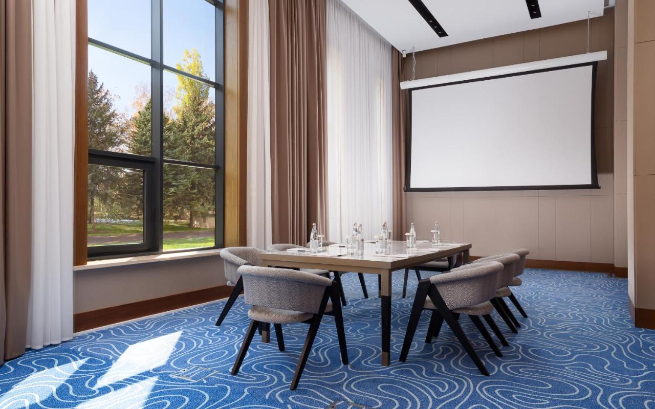 Swissôtel Wellness Resort Alatau Almaty Exterior foto Meeting room